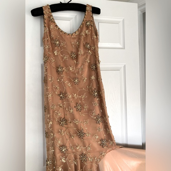 Formal dress 100% silk and handmade embroidery. - Picture 2 of 16